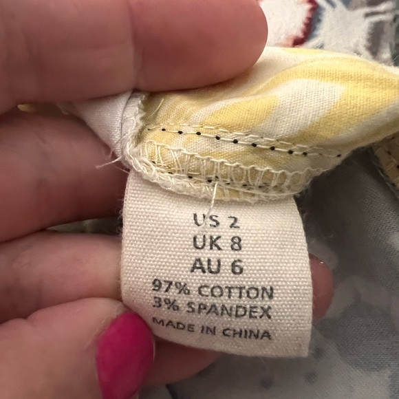 Ladies Loudmouth golf shorts.  Stylish Black and White Women's Golf Shorts - Picture 5 of 5